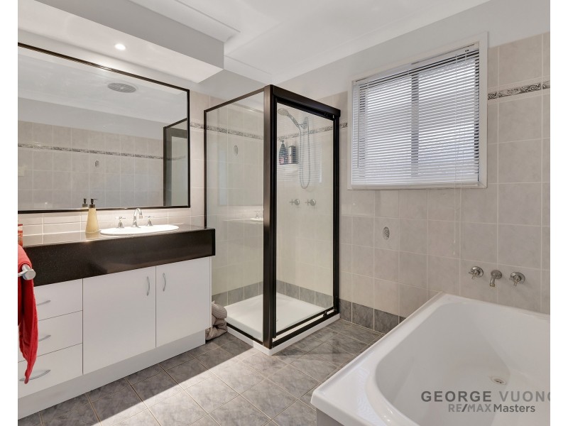 15 Benjamin Pl, Sinnamon Park QLD 4073