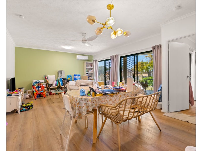 2/6 Omeo street, Macgregor QLD 4109