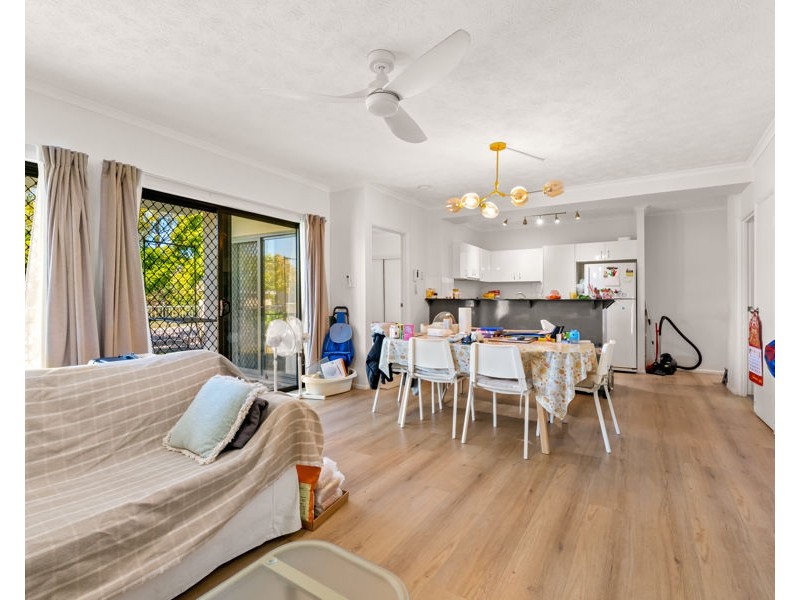 2/6 Omeo street, Macgregor QLD 4109