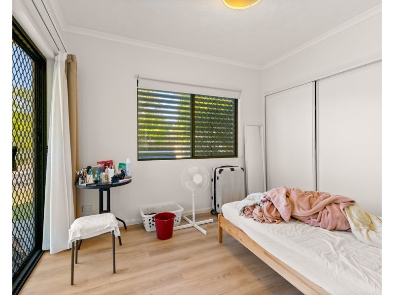 2/6 Omeo street, Macgregor QLD 4109