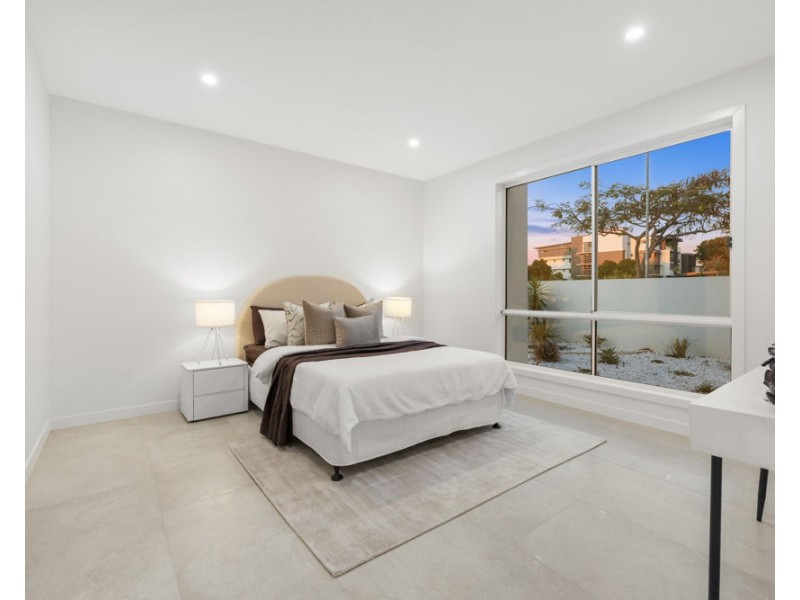 4 PRUDENCE ST, Robertson QLD 4109