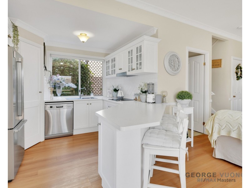 4 Chateau St, Springfield Lakes QLD 4300