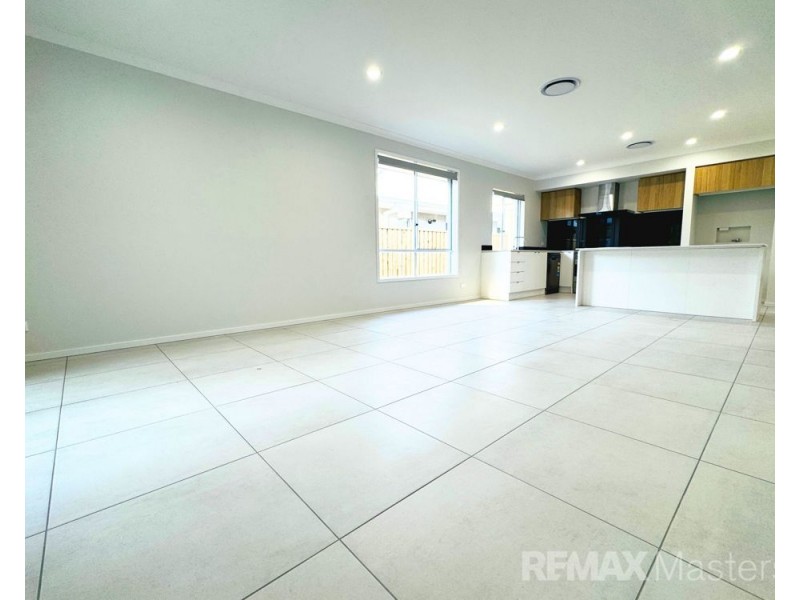 25 Clarence Street, South Maclean QLD 4280