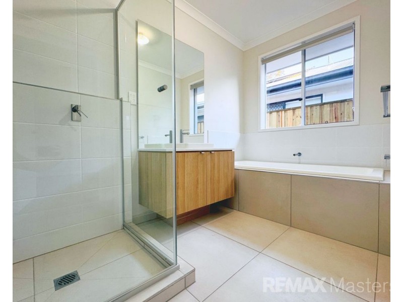 25 Clarence Street, South Maclean QLD 4280