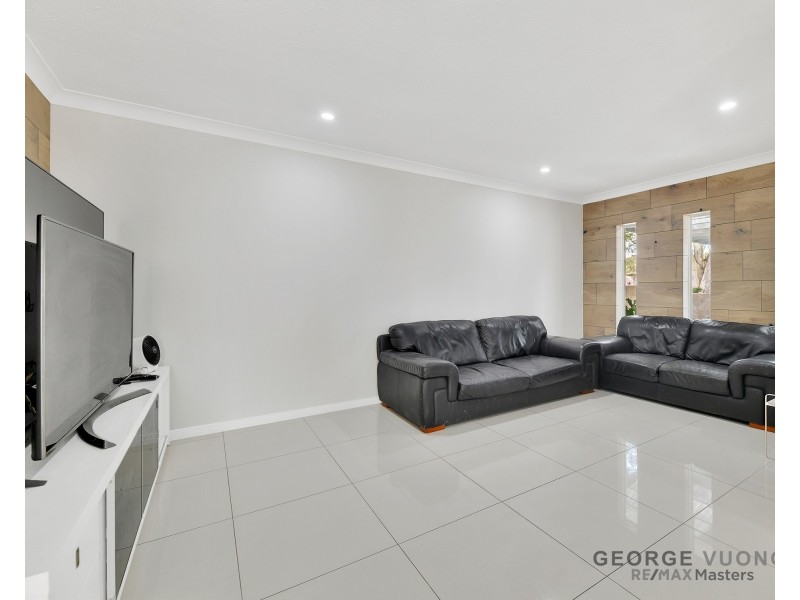 8 Beaufront Pl, Forest Lake QLD 4078