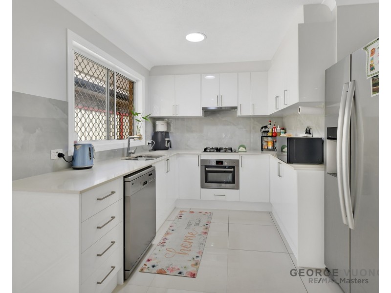 8 Beaufront Pl, Forest Lake QLD 4078