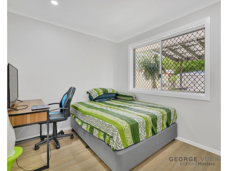 8 Beaufront Pl, Forest Lake QLD 4078