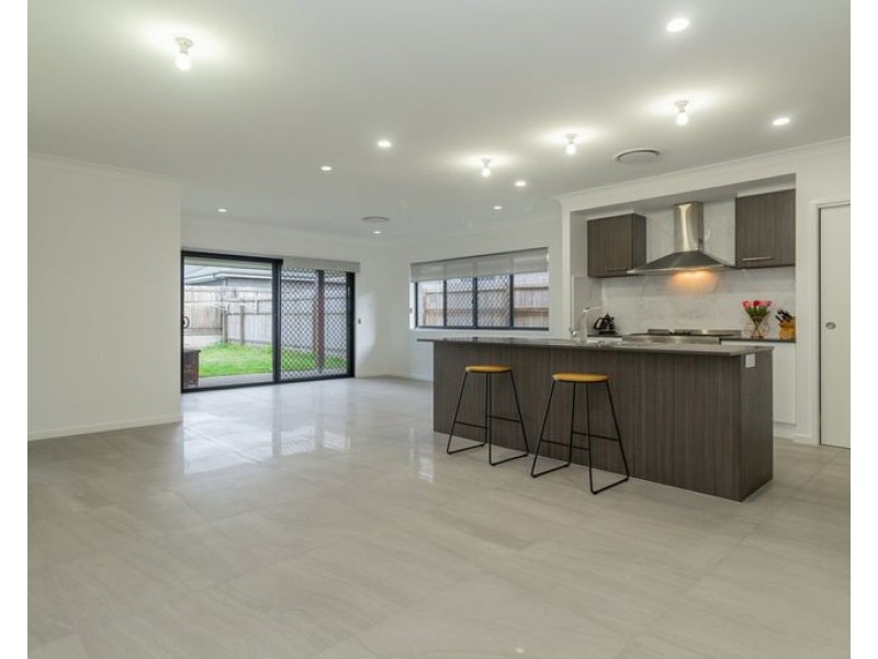 49 Falkland St West, Heathwood QLD 4110