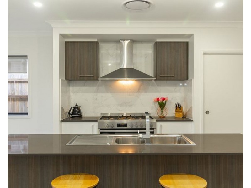 49 Falkland St West, Heathwood QLD 4110