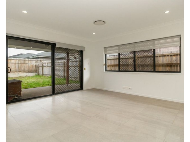 49 Falkland St West, Heathwood QLD 4110