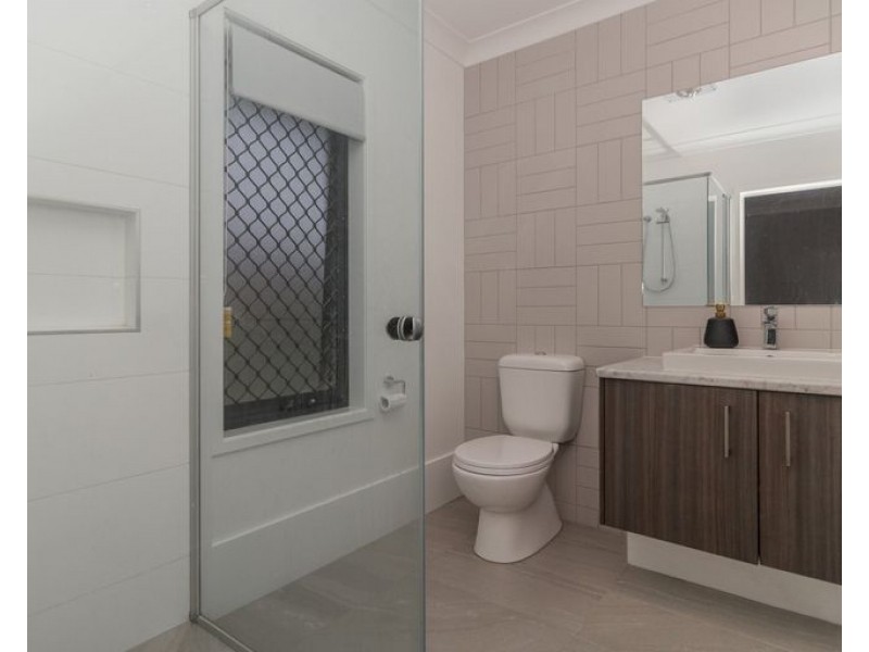 49 Falkland St West, Heathwood QLD 4110