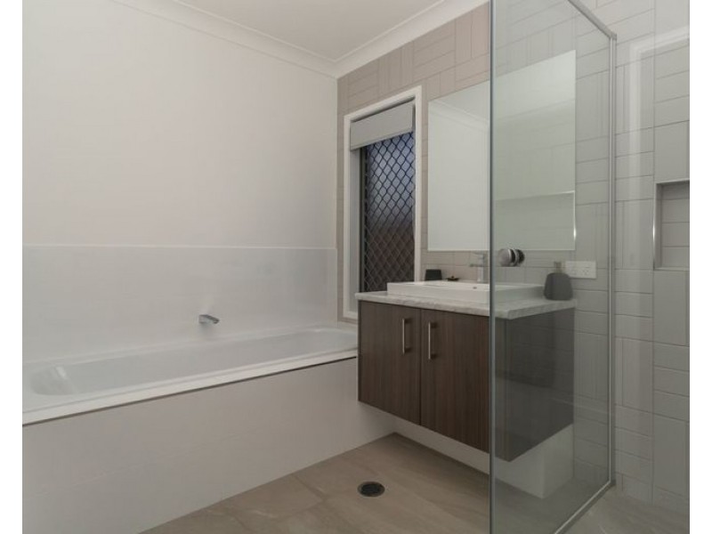 49 Falkland St West, Heathwood QLD 4110