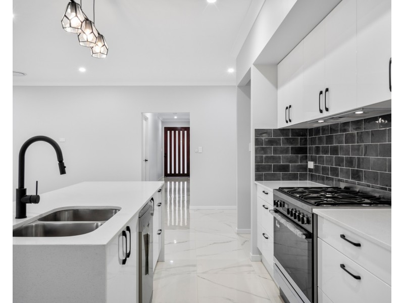 15 Matterhorn Way, White Rock QLD 4306