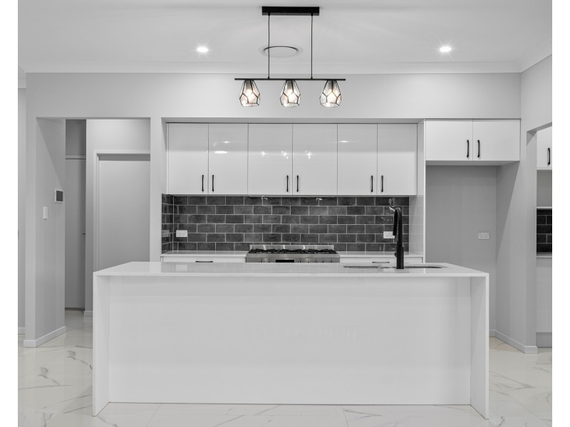 15 Matterhorn Way, White Rock QLD 4306