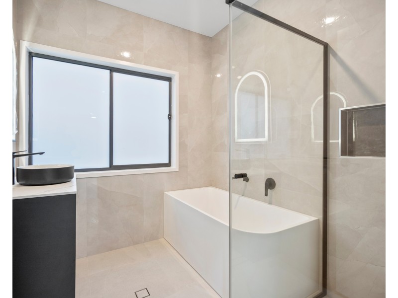 15 Matterhorn Way, White Rock QLD 4306