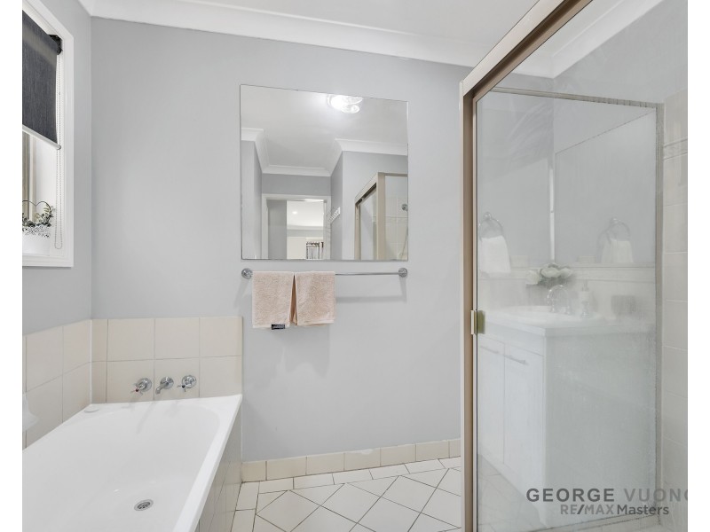 5 Warburton Cl, Forest Lake QLD 4078