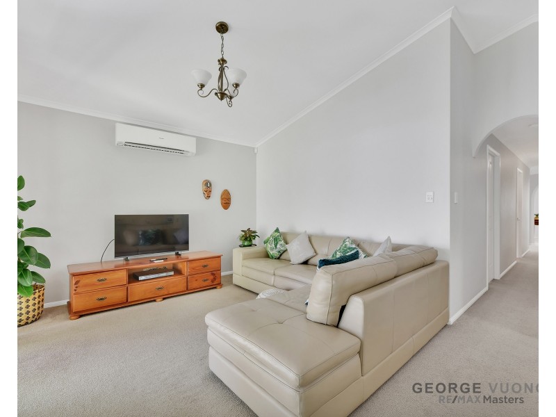 8 Glorious Way, Forest Lake QLD 4078