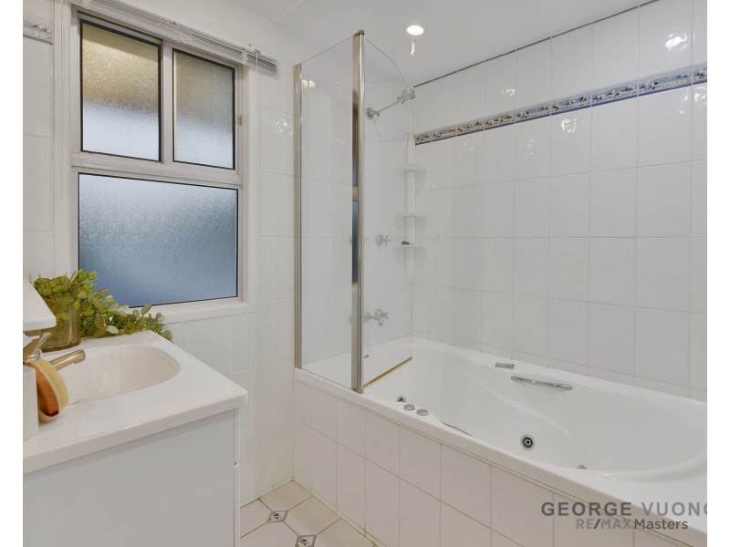 4 Law St, Bundamba QLD 4304