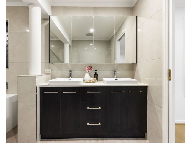 17 REGAL PLACE, Eight Mile Plains QLD 4113