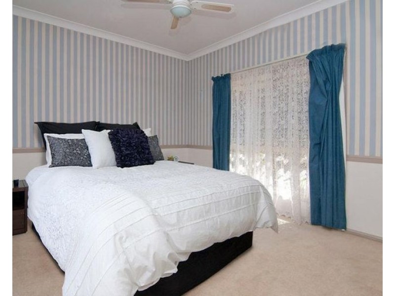 54 Jindabyne Cct, Forest Lake QLD 4078