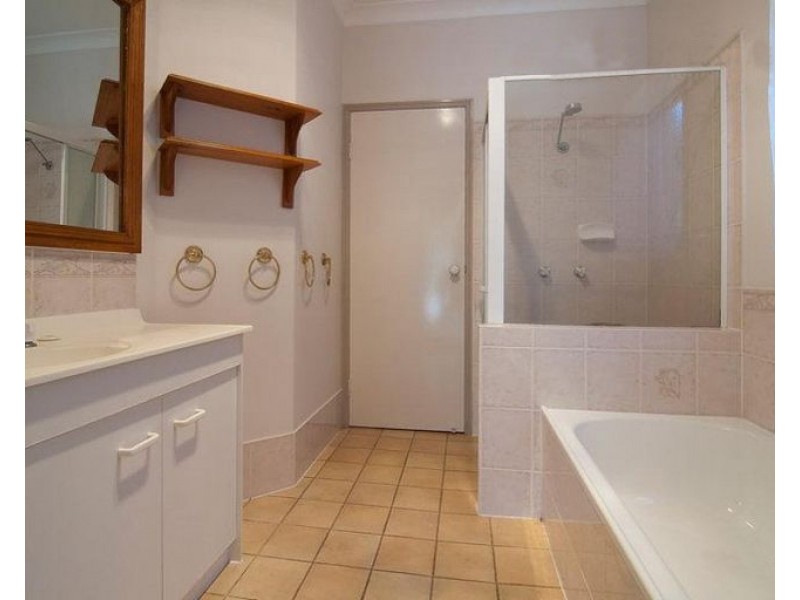 54 Jindabyne Cct, Forest Lake QLD 4078