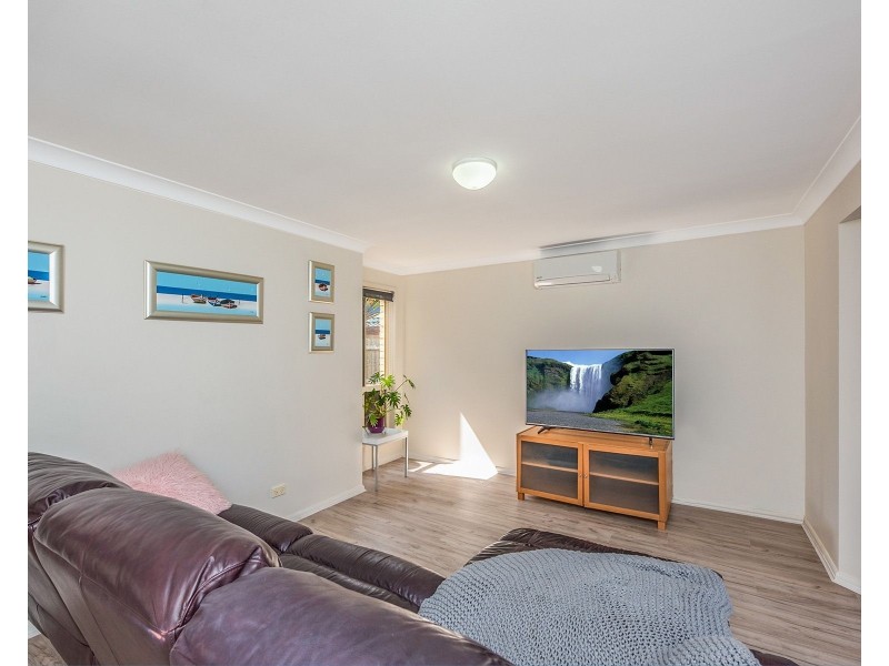 16 Blaxland Pl, Forest Lake QLD 4078