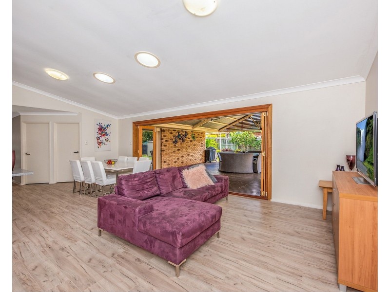 16 Blaxland Pl, Forest Lake QLD 4078