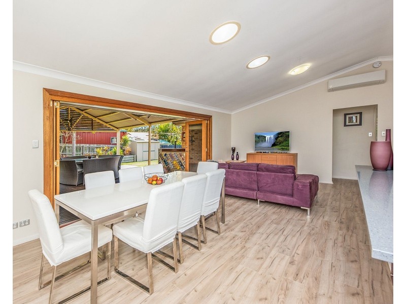 16 Blaxland Pl, Forest Lake QLD 4078