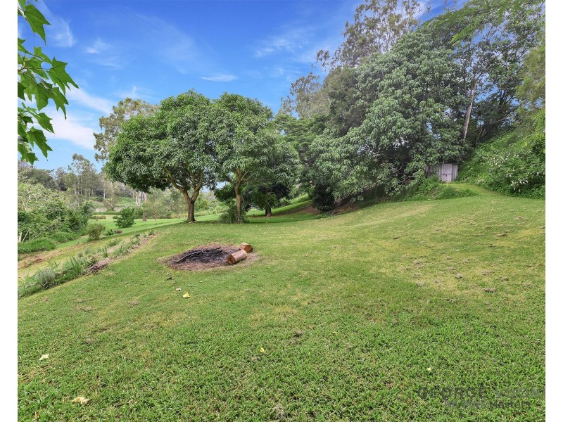 34 Islandview St, Barellan Point QLD 4306