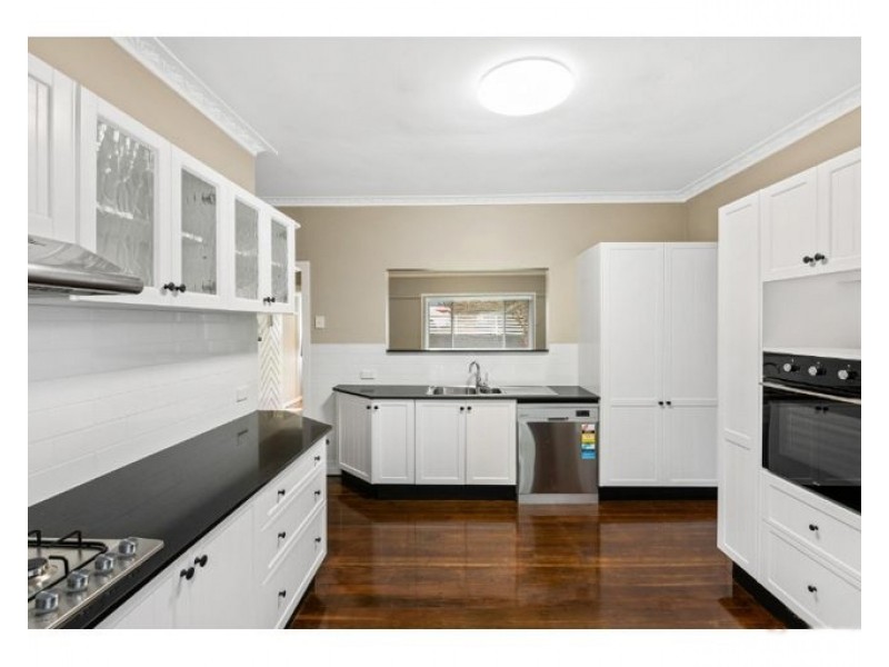 113-115 Railway Pde, Norman Park QLD 4170