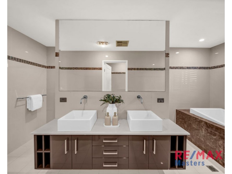 25 Gregory Drive, Carrara QLD 4211