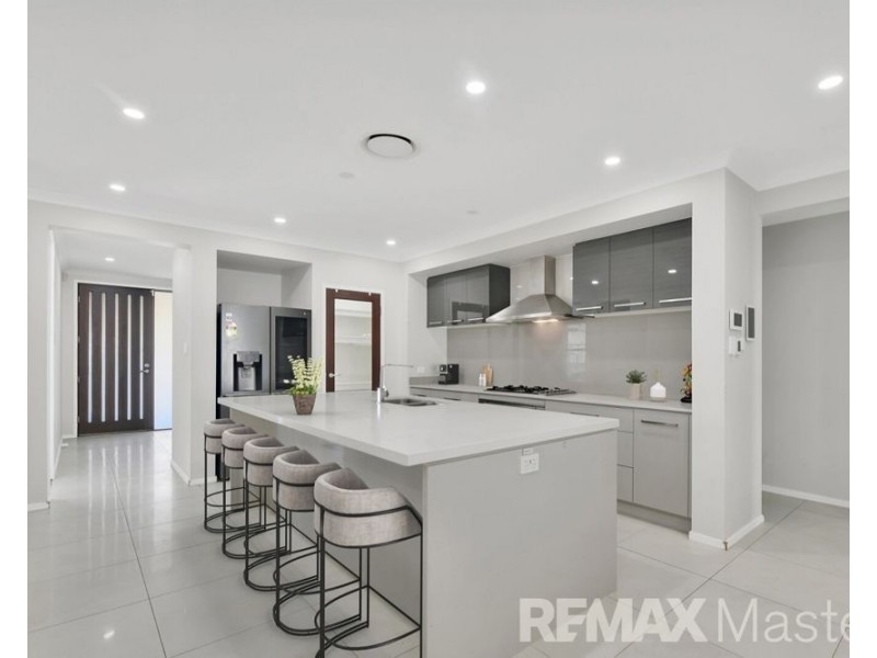 84 Invergarry Cct, Heathwood QLD 4110