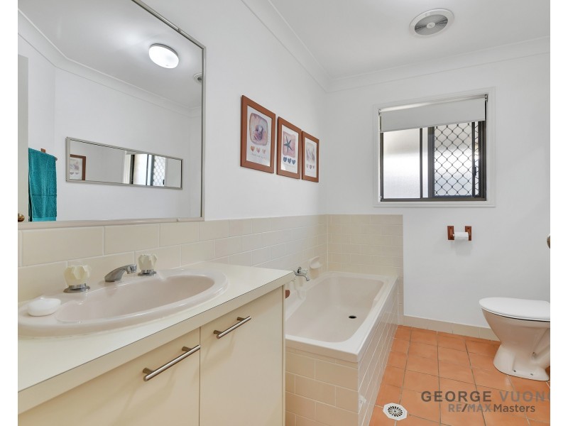 25 Tenterfield Pl, Forest Lake QLD 4078