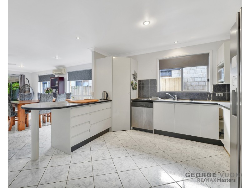 4 Wren Close, Forest Lake QLD 4078