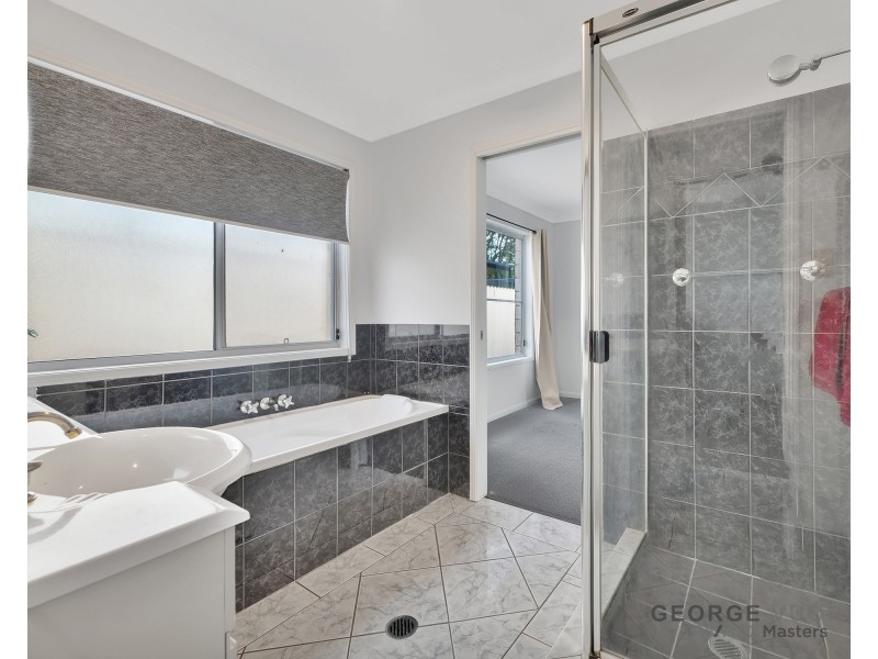 4 Wren Close, Forest Lake QLD 4078