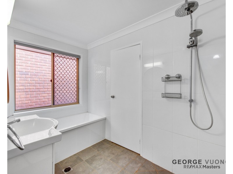 60 Flinders Cr, Forest Lake QLD 4078