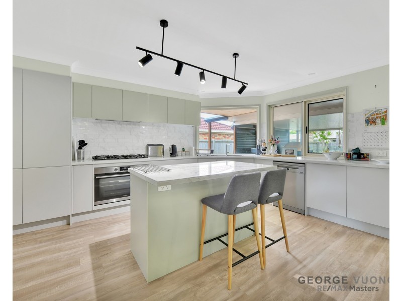 28 Columbus Pl, Forest Lake QLD 4078