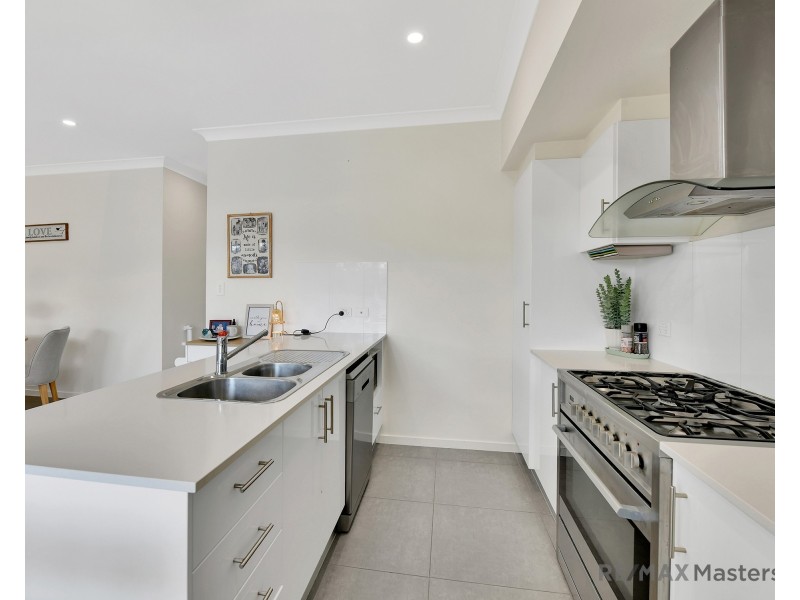 2 Wattlebird Ct, Redbank Plains QLD 4301