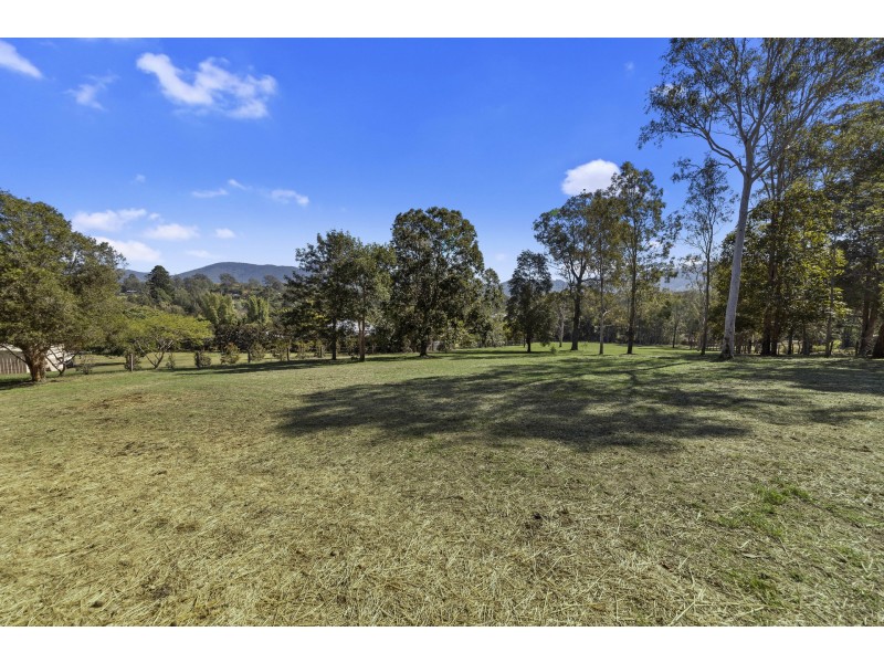 10 Arnan Court, Samford Valley QLD 4520