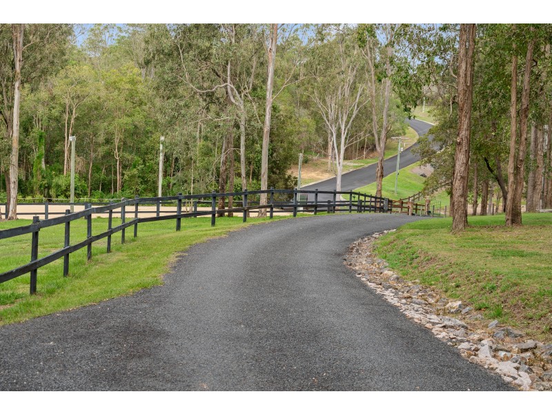 10 Arnan Court, Samford Valley QLD 4520