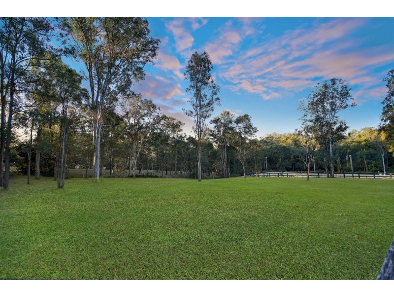 10 Arnan Court, Samford Valley QLD 4520