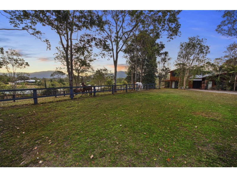 10 Arnan Court, Samford Valley QLD 4520