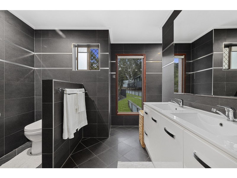13 Woodview Street, Samford Valley QLD 4520