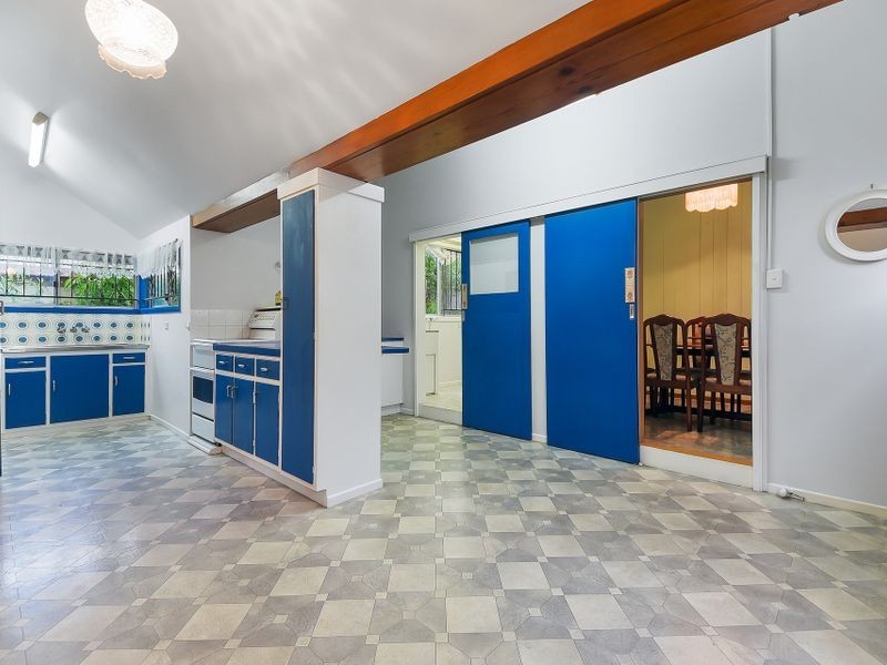 72 Dutton Street, Hawthorne QLD 4171