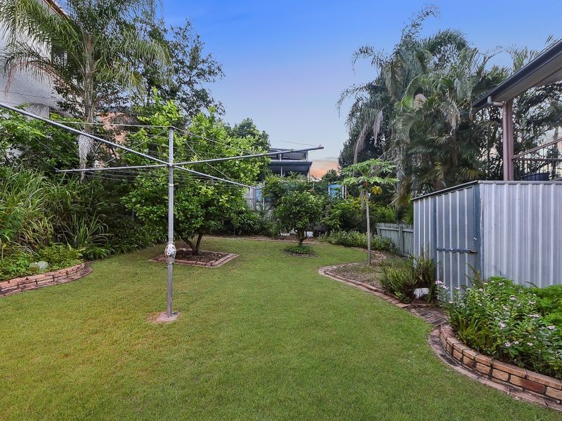 72 Dutton Street, Hawthorne QLD 4171
