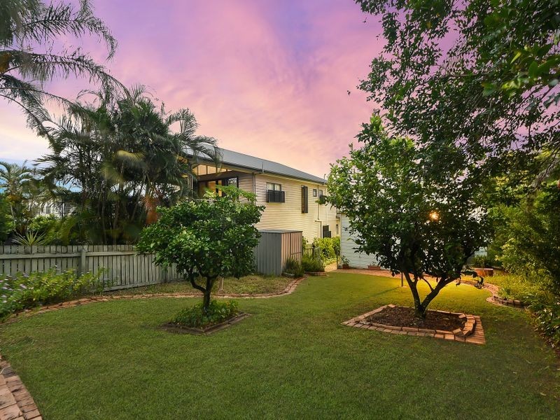 72 Dutton Street, Hawthorne QLD 4171