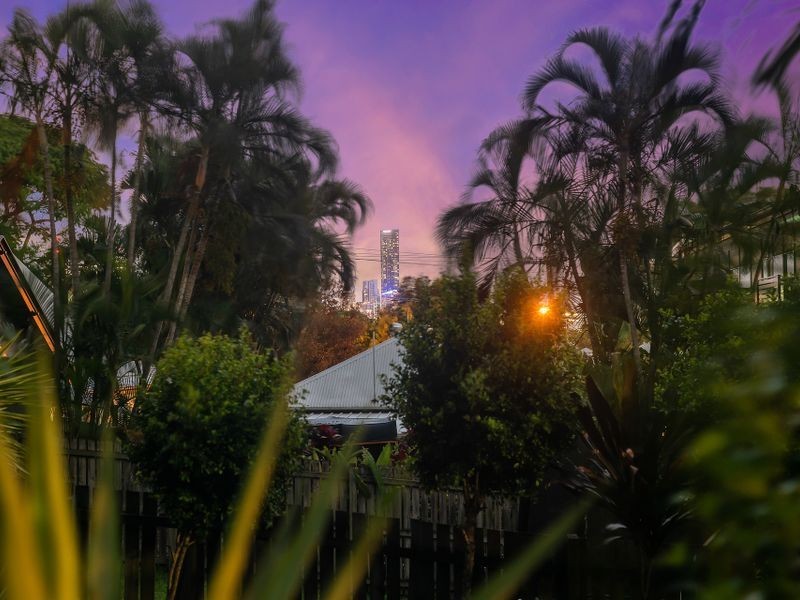 72 Dutton Street, Hawthorne QLD 4171