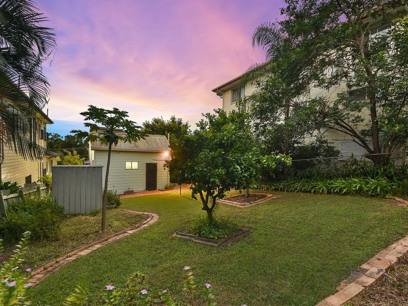 72 Dutton Street, Hawthorne QLD 4171