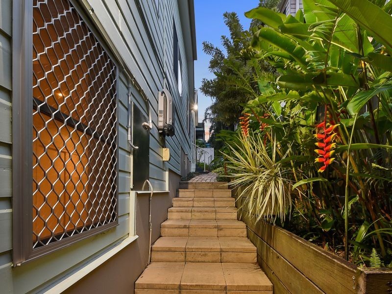 72 Dutton Street, Hawthorne QLD 4171