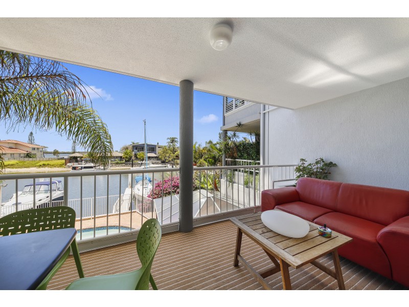 5/17 Canal Avenue, Runaway Bay QLD 4216